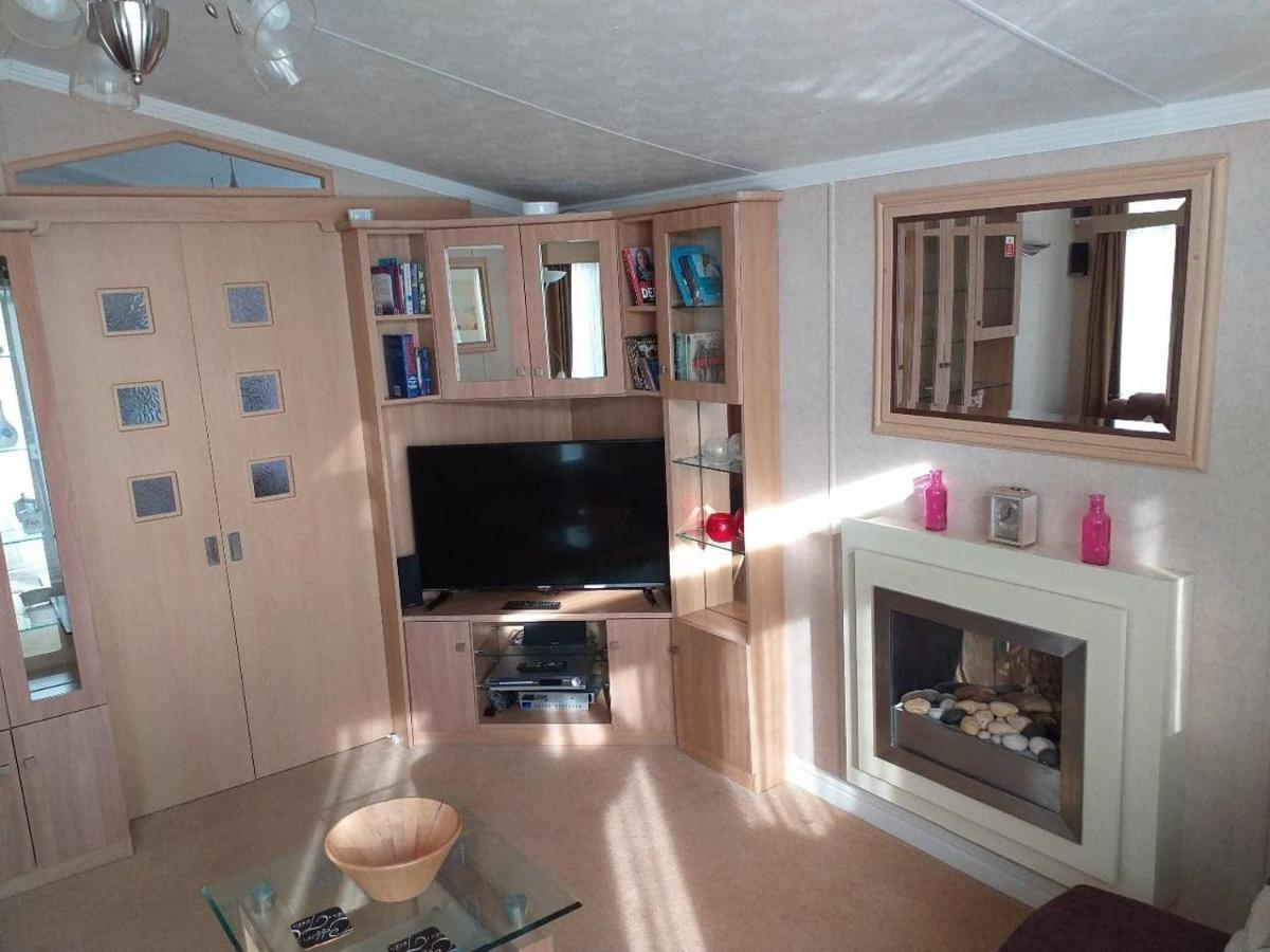 فندق 6 Berth Deluxe Ml7 On The Golden Palm شابيل سانت ليوناردز المظهر الخارجي الصورة