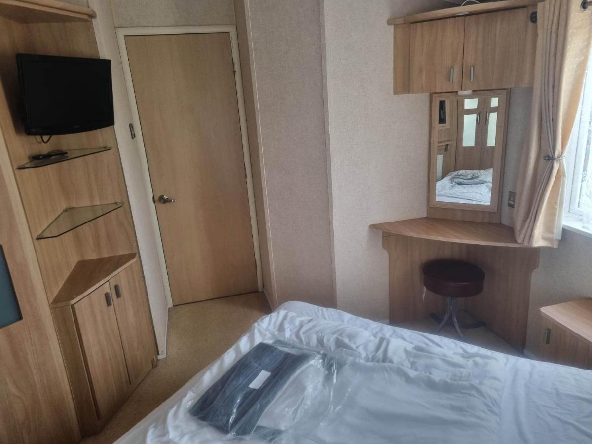 فندق 6 Berth Deluxe Ml7 On The Golden Palm شابيل سانت ليوناردز المظهر الخارجي الصورة